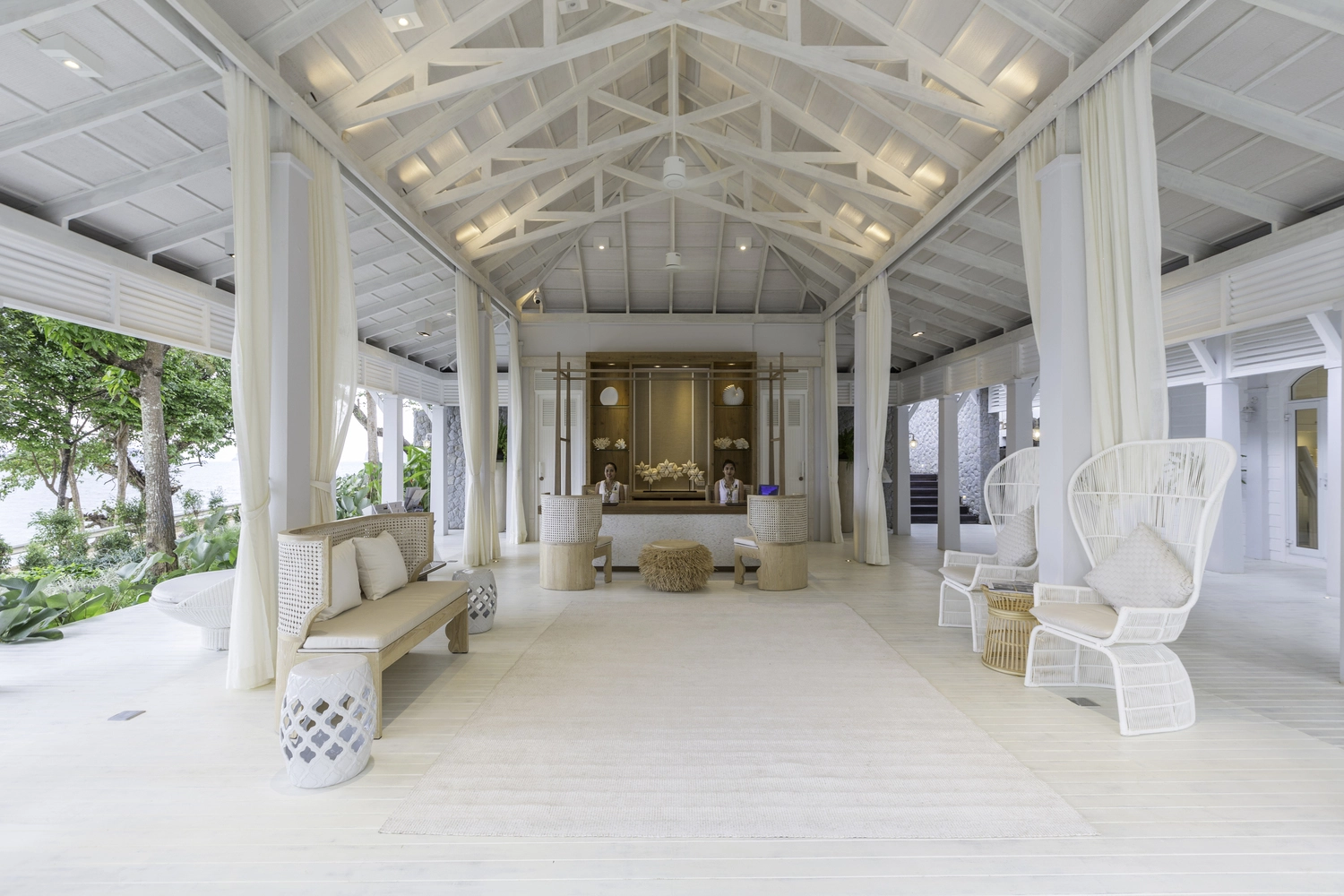 Lobby & Lounge